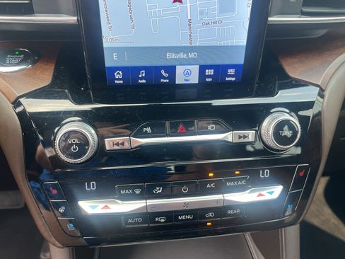 Used 2021 Ford Explorer King Ranch w/ Premium Technology Package AWD/4WD image 18