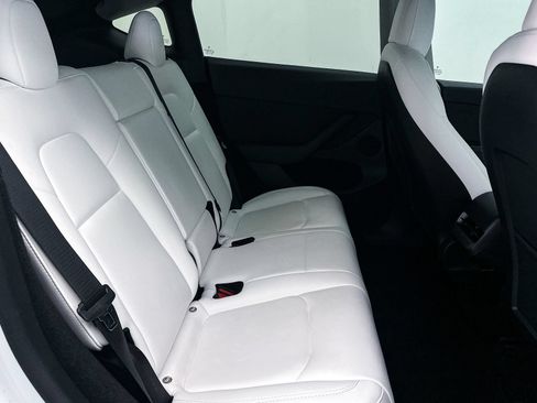 Used 2022 Tesla Model Y Performance AWD/4WD image 34