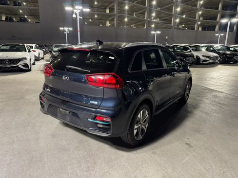Used 2020 Kia Niro EX FWD image 4