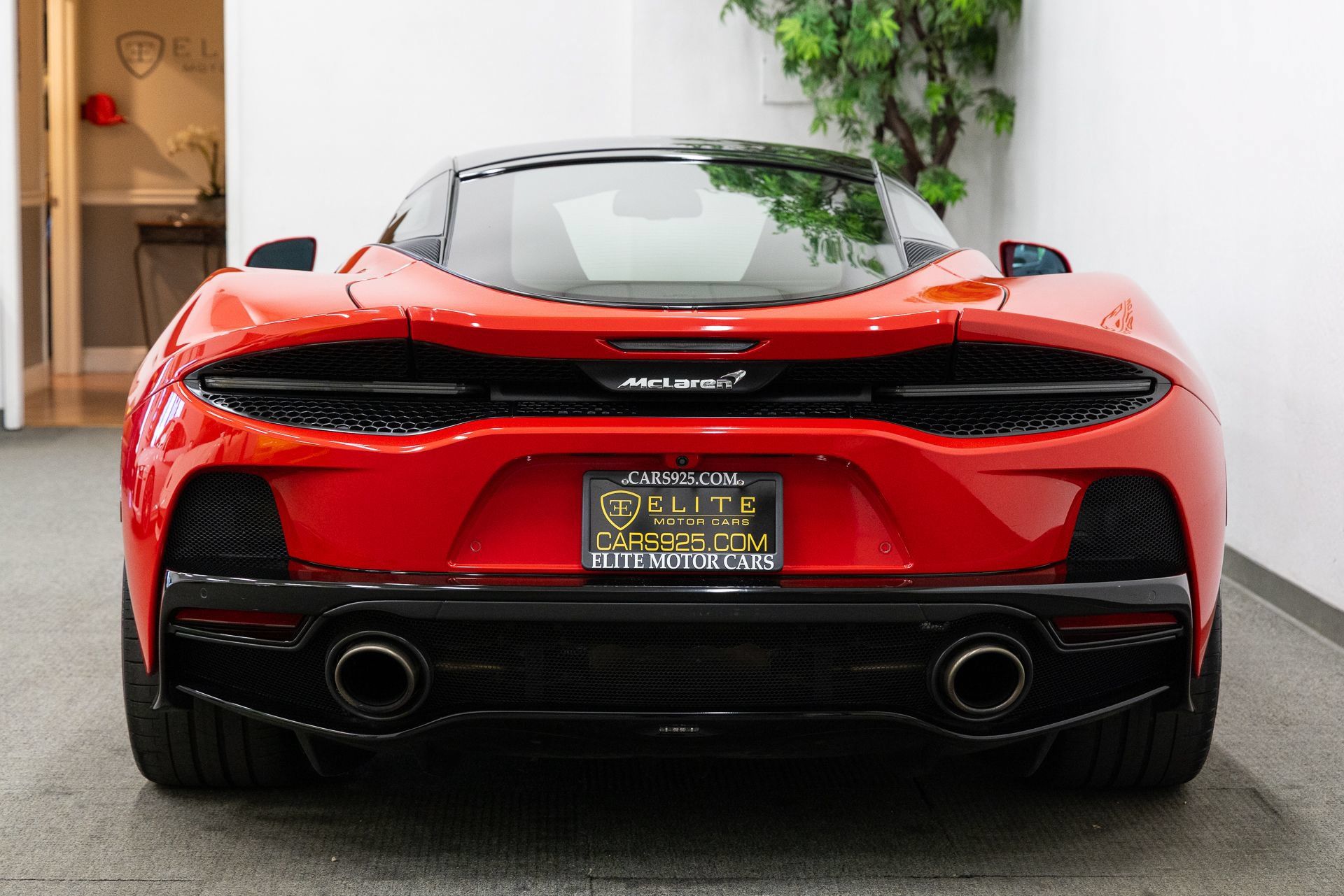 Used 2021 McLaren GT RWD image 4