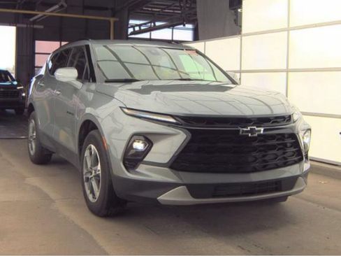 Used 2024 Chevrolet Blazer LT w/ LPO, Black Grille Bar Package AWD/4WD image 4