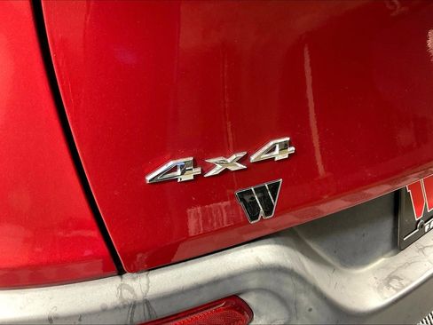 Used 2017 Jeep Cherokee Limited image 24