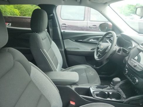 Used 2023 Chevrolet TrailBlazer LT FWD image 3