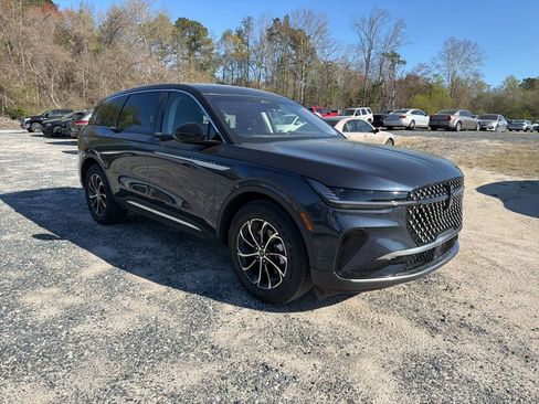 Used 2024 Lincoln Nautilus Premier image 7