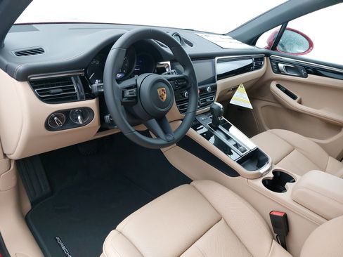 New 2026 Porsche Macan image 4