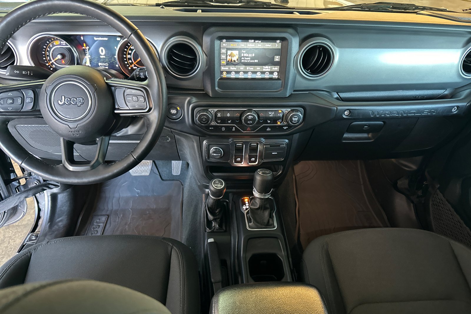 Used 2022 Jeep Wrangler Sport AWD/4WD image 13