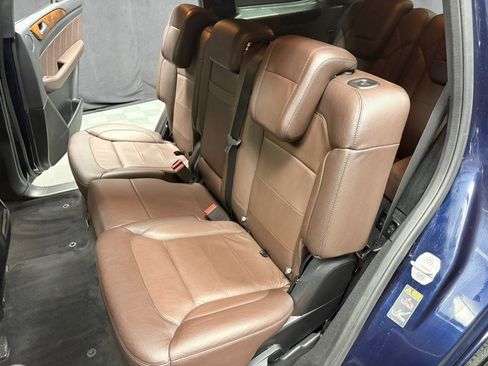 Used 2015 Mercedes-Benz GL 450 4MATIC w/ Premium Package w/ Lighting Package image 36