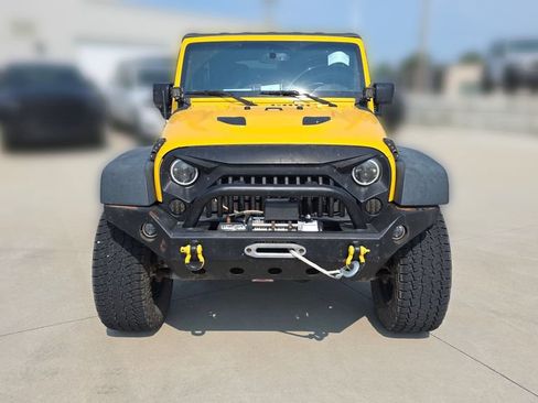 Used 2015 Jeep Wrangler Unlimited Rubicon w/ Connectivity Group AWD/4WD image 8