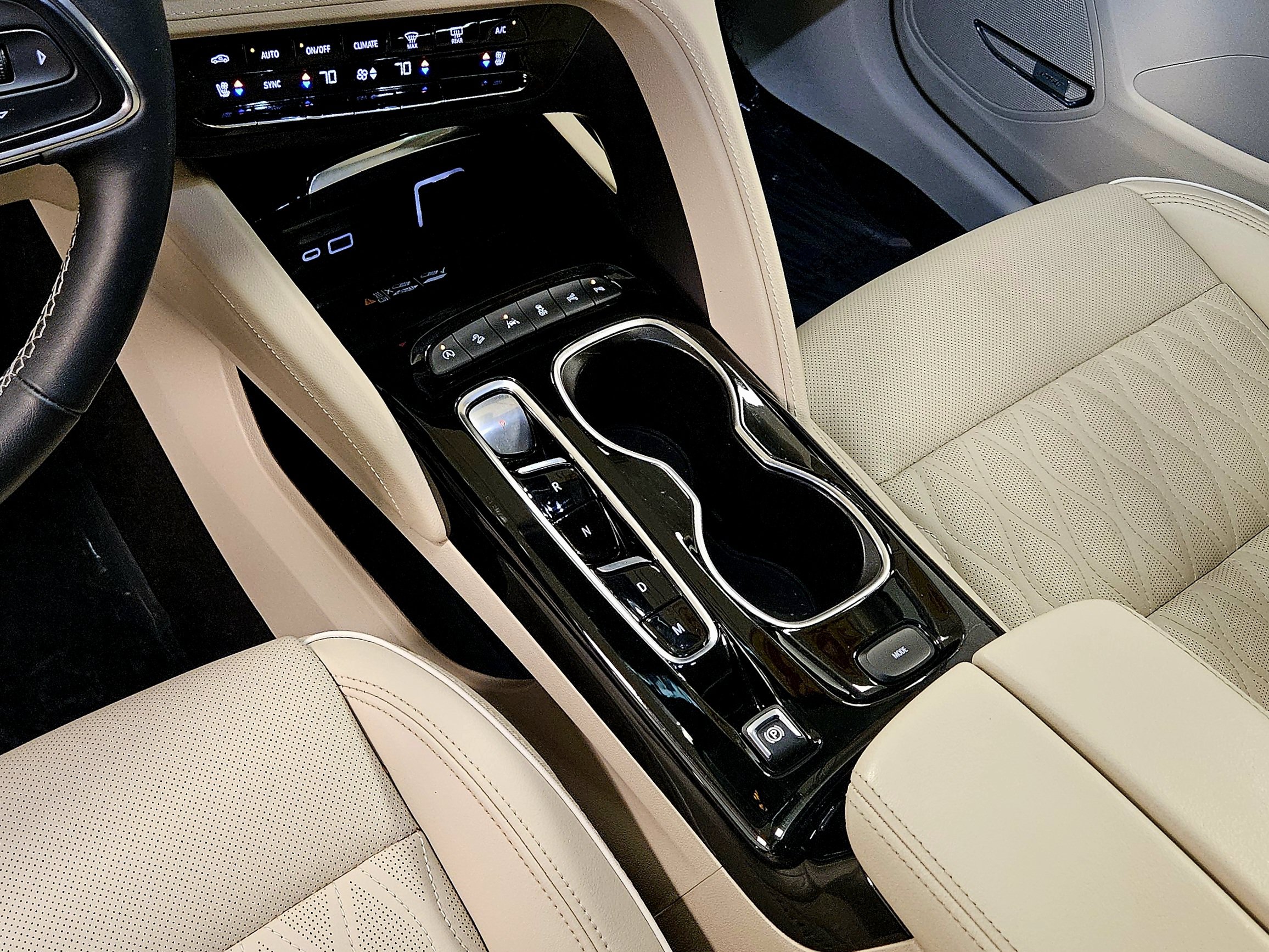 Used 2023 Buick Envision Avenir AWD/4WD image 44