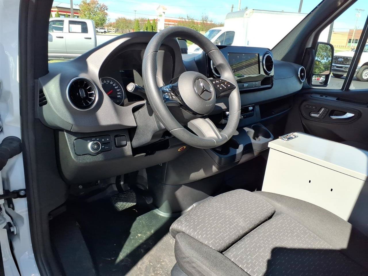 Used 2025 Mercedes-Benz Sprinter 2500 image 16