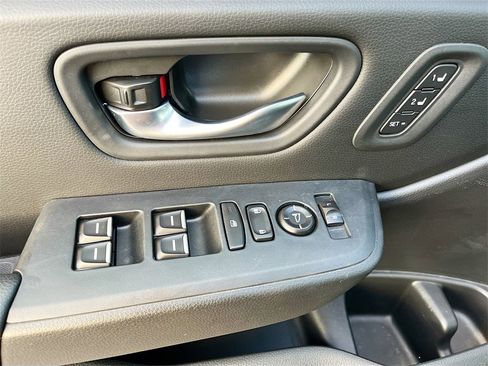 Used 2025 Honda Pilot EX-L image 17