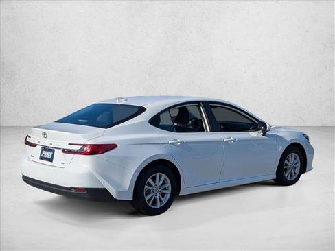 Used 2025 Toyota Camry LE FWD image 5