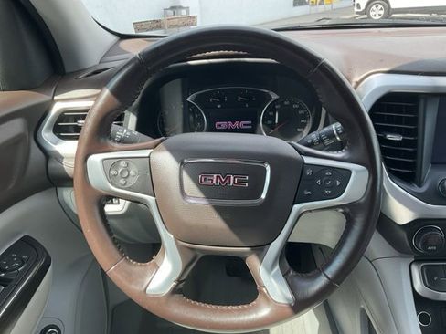 Used 2020 GMC Acadia SLT FWD image 3