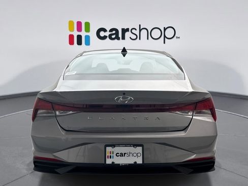 Used 2023 Hyundai Elantra SEL FWD image 4