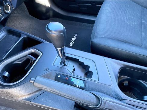 Used 2017 Toyota RAV4 LE image 15