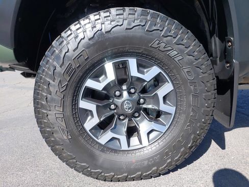 Certified 2021 Toyota Tacoma TRD Off-Road w/ Technology Package AWD/4WD image 12