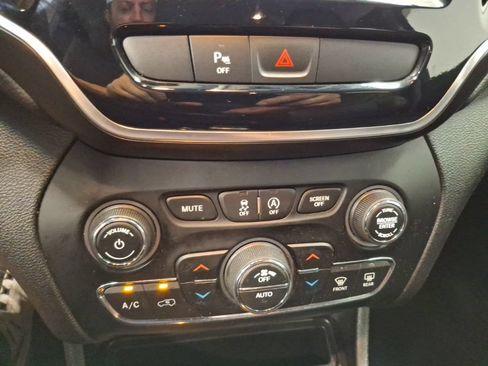 Used 2019 Jeep Cherokee Limited w/ Trailer Tow Group AWD/4WD image 25