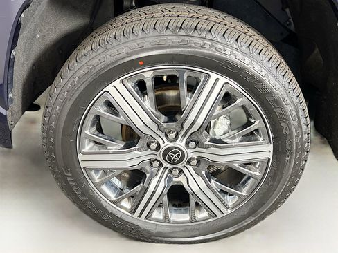 Used 2024 Toyota Tundra Capstone AWD/4WD image 27
