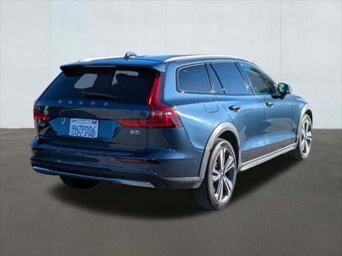Used 2024 Volvo V60 B5 Cross Country Plus w/ Protection Package Premier image 5
