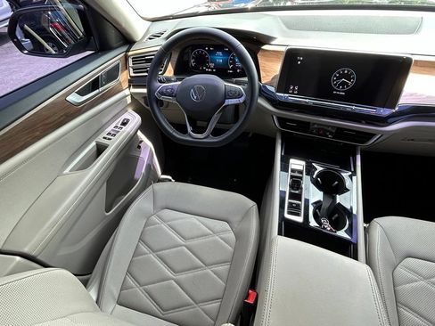 Used 2024 Volkswagen Atlas SE FWD image 9