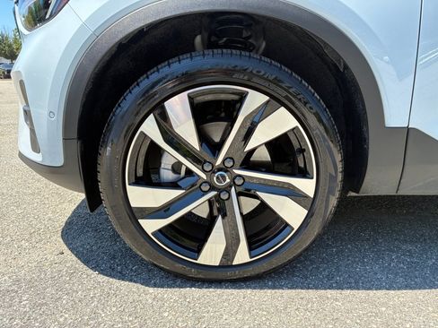Used 2025 Volvo XC40 B5 Ultra w/ Climate Package AWD/4WD image 27