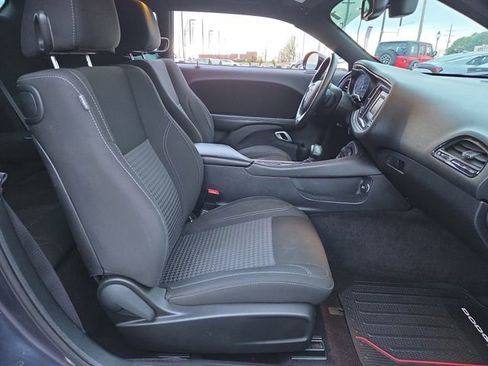 Used 2016 Dodge Challenger SXT image 15