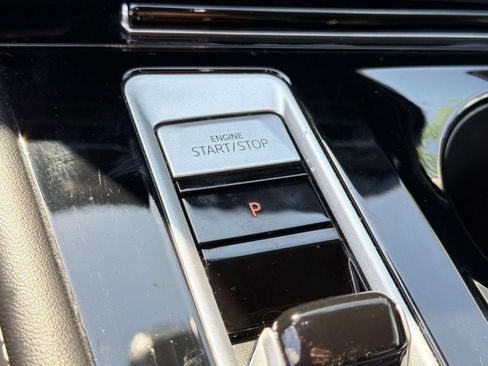 Used 2024 Volkswagen Atlas SE image 25