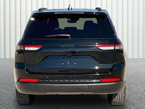 Used 2024 Jeep Grand Cherokee Altitude AWD/4WD image 4