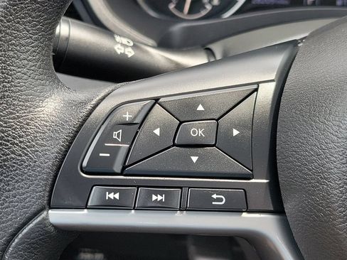 Used 2025 Nissan Altima 2.5 SV FWD image 27