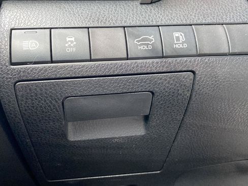 Used 2019 Toyota Camry SE w/ Convenience Package FWD image 32