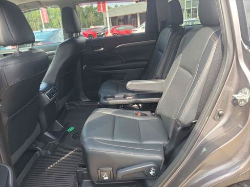 Certified 2019 Toyota Highlander Limited AWD/4WD image 23