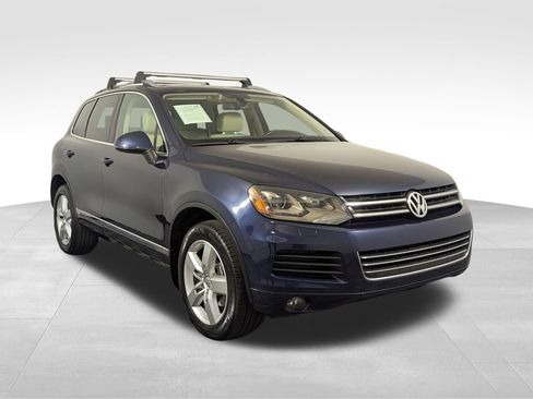 Used 2012 Volkswagen Touareg Sport AWD/4WD image 24