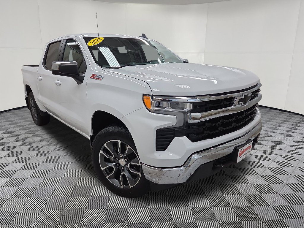 Used 2024 Chevrolet Silverado 1500 LT w/ Z71 Off-Road Package AWD/4WD image 3
