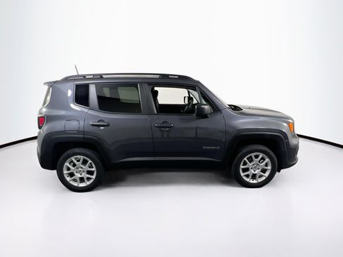 Used 2022 Jeep Renegade Latitude AWD/4WD image 4