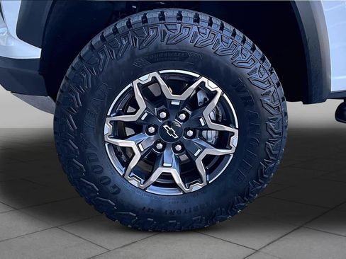 Used 2025 Chevrolet Colorado ZR2 w/ Technology Package image 11