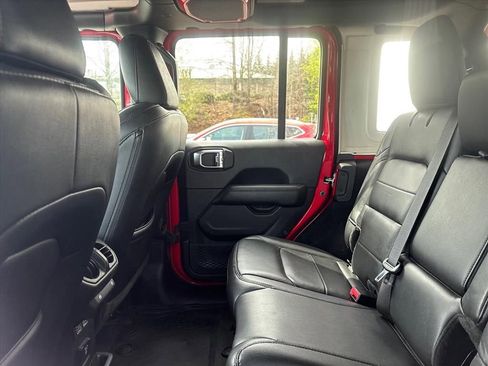 Used 2019 Jeep Wrangler Unlimited Sahara image 16