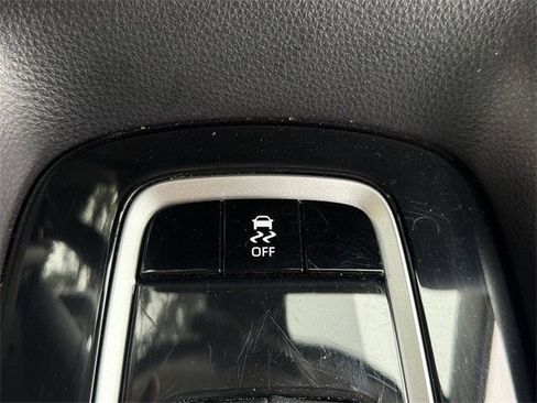 Used 2025 Toyota Corolla LE image 21