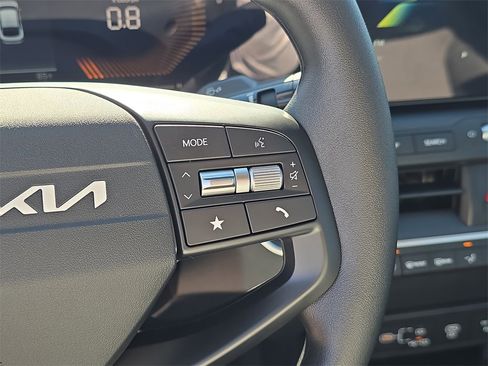 New 2025 Kia K4 LXS image 33