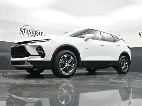 Used 2025 Chevrolet Blazer LT FWD image 19