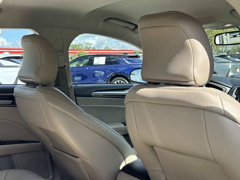 Used 2017 Ford Fusion SE w/ Fusion SE Technology Package FWD image 27