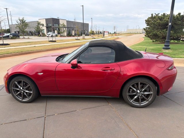 Used 2016 MAZDA MX-5 Miata Grand Touring RWD image 2