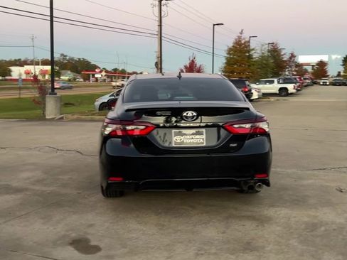 Used 2022 Toyota Camry SE image 5