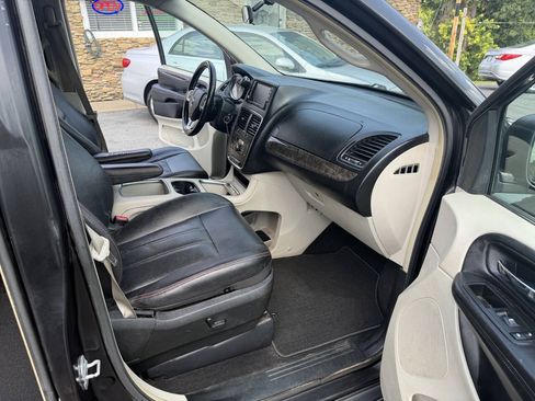 Used 2011 Dodge Grand Caravan Crew w/ Entertainment Group 1 FWD image 7