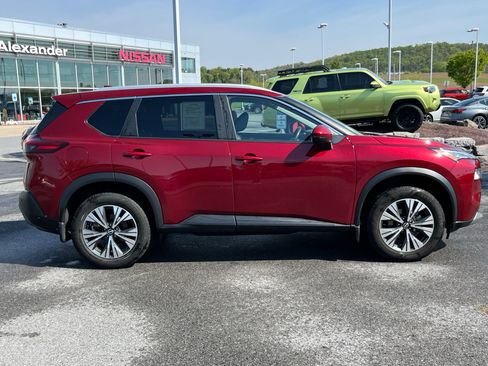 Used 2022 Nissan Rogue SV w/ SV Premium Package AWD/4WD image 2