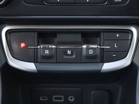 Used 2024 GMC Terrain SLE FWD image 19