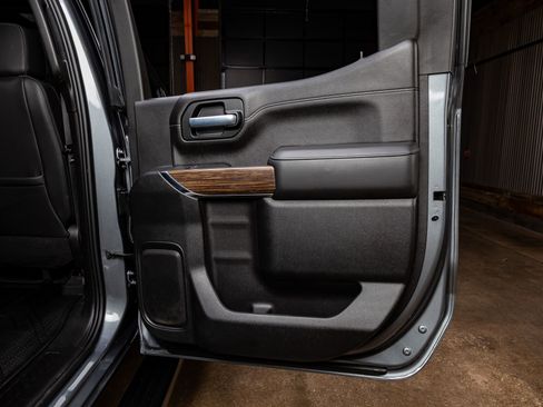 Used 2021 Chevrolet Silverado 1500 High Country w/ Technology Package image 38