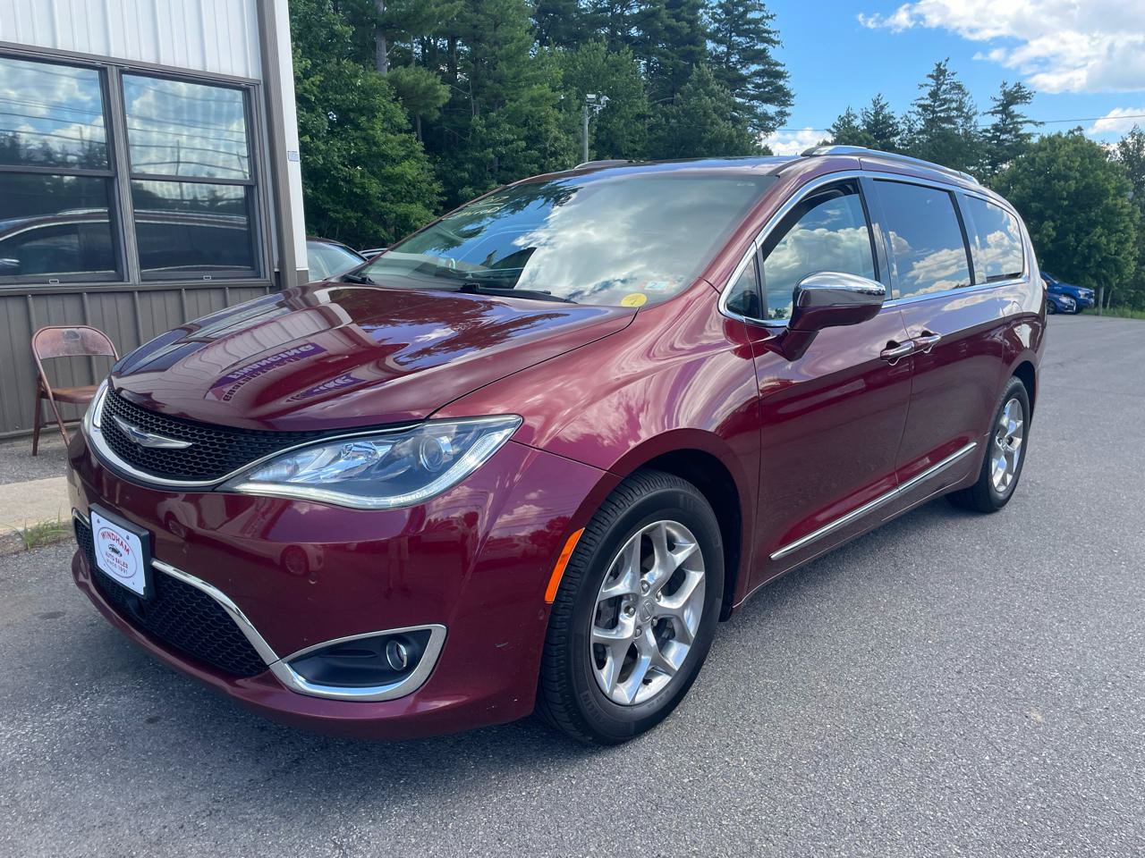 Used 2017 Chrysler Pacifica Limited w/ Advanced Safetytec Group FWD image 1