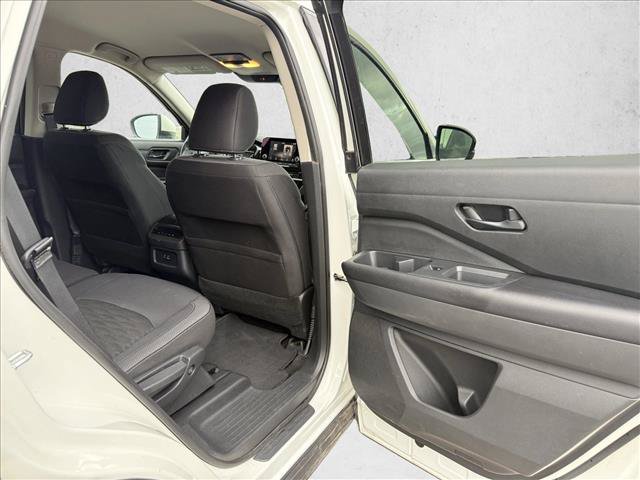 Used 2024 Nissan Pathfinder SV FWD image 23