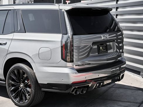 Used 2026 Cadillac Escalade V w/ LPO, ONYX Package AWD/4WD image 9