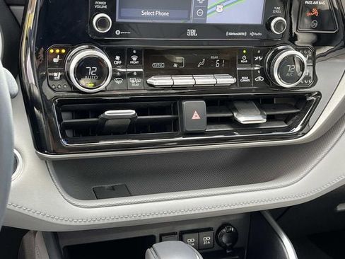 Used 2021 Toyota Highlander Limited image 34
